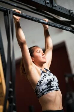 @theGym Grey-Camo Sports Bra 17 @theGym Grey-Camo Sports Bra -The Gym Revolution at the gym 2020 00723